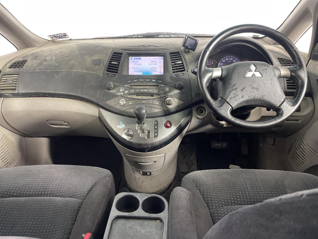 Photo '16' of Mitsubishi Grandis