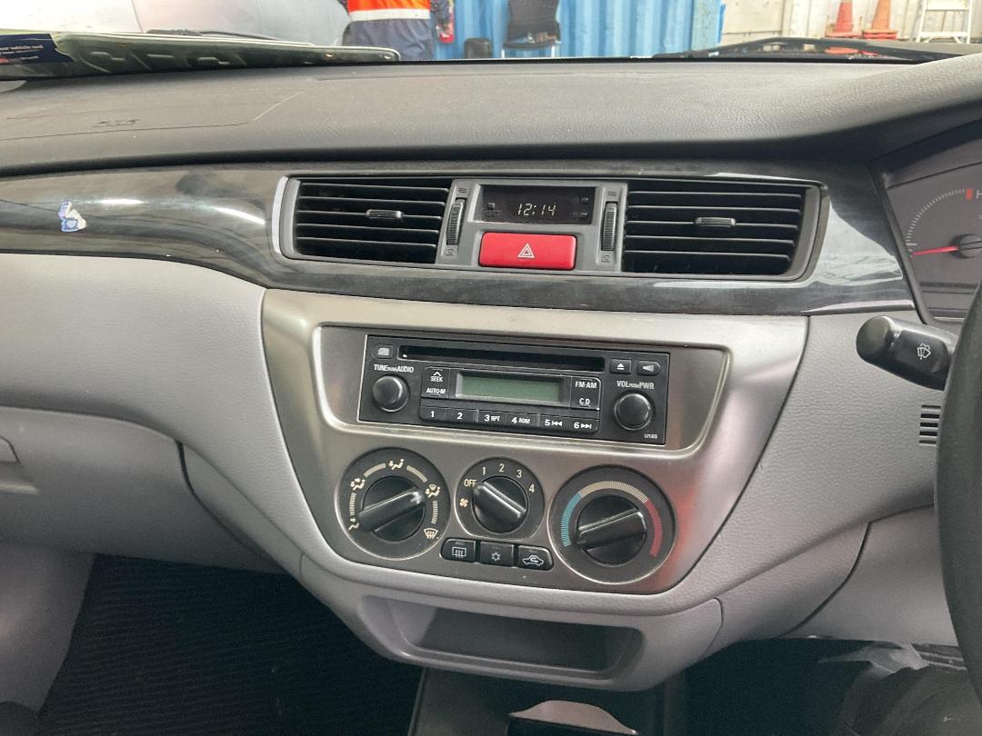 Photo '24' of Mitsubishi Lancer Photo '24' of Mitsubishi Lancer