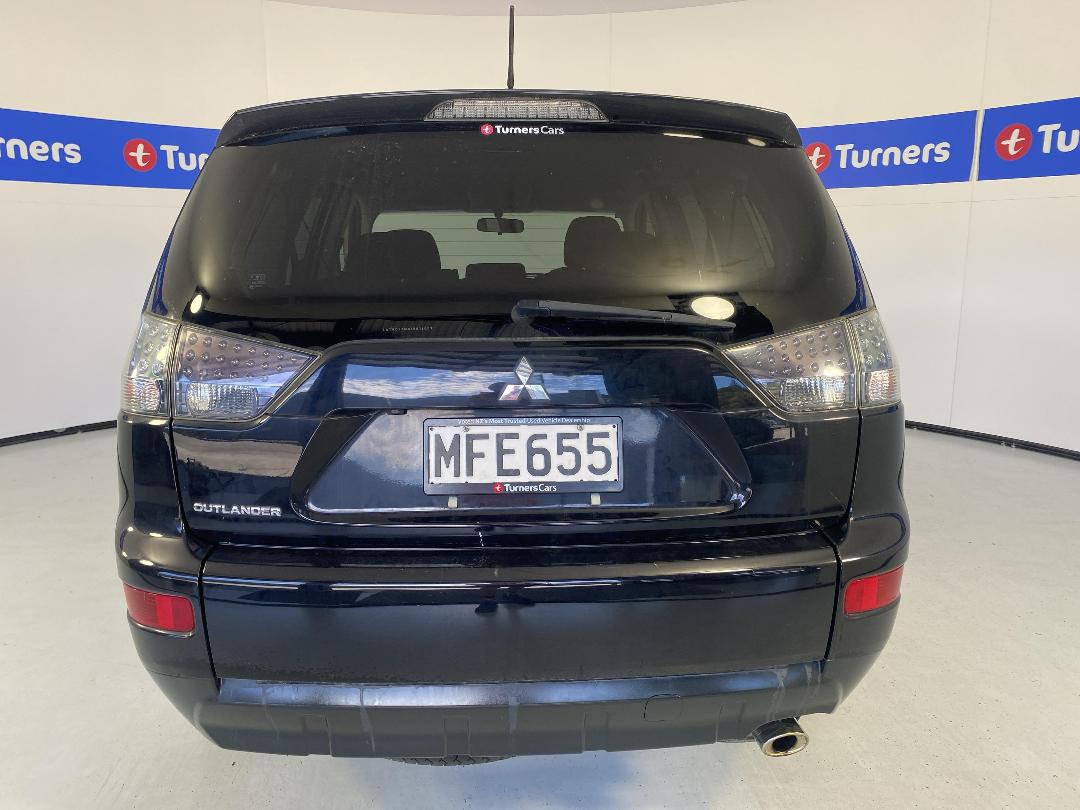 Photo '6' of Mitsubishi Outlander