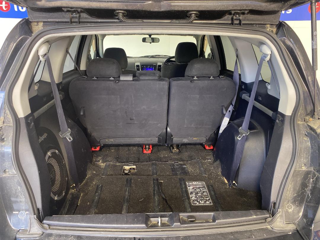 Photo '14' of Mitsubishi Outlander