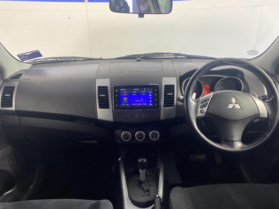 Photo '17' of Mitsubishi Outlander