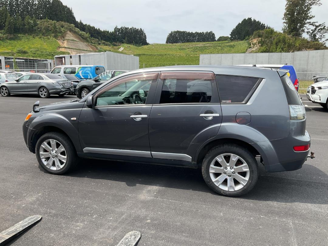 Damaged Mitsubishi Outlander In Wiri At Turners Damaged And End