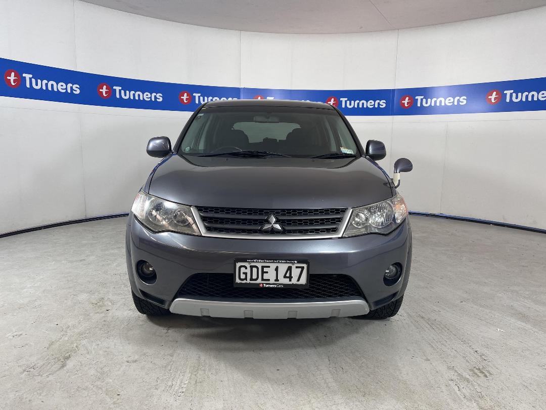 Photo '2' of Mitsubishi Outlander