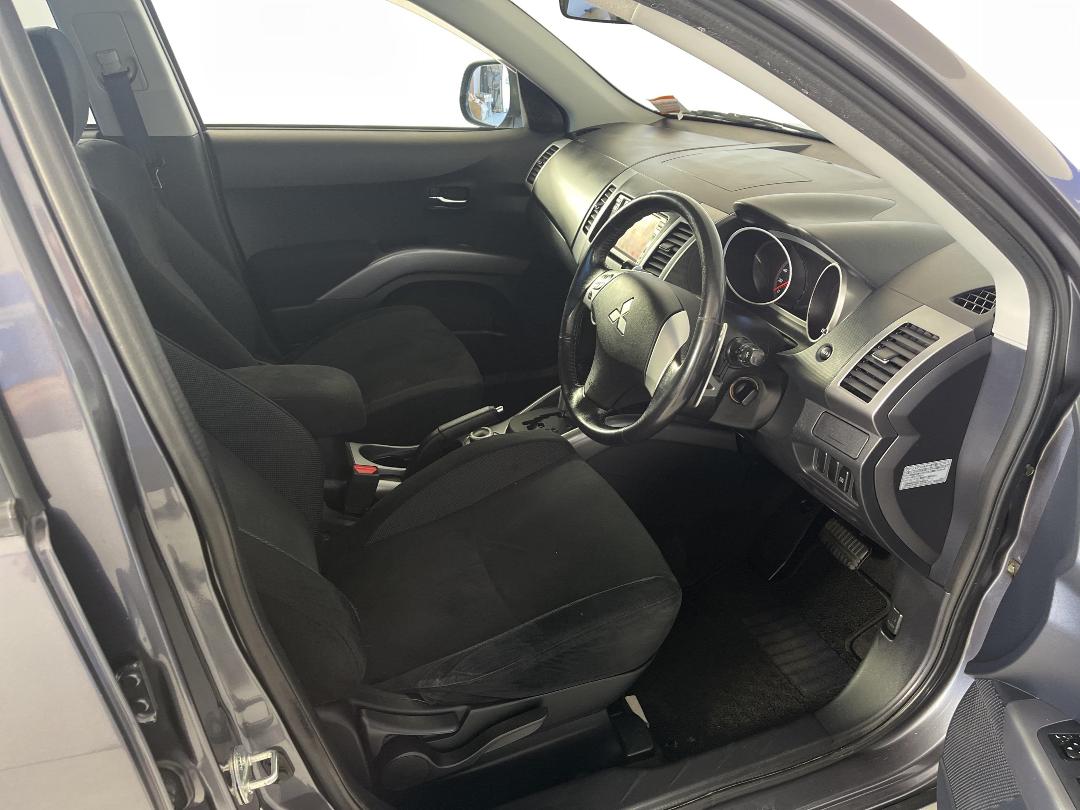 Photo '16' of Mitsubishi Outlander