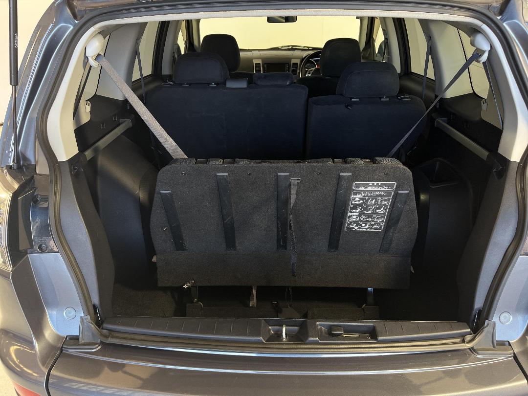 Photo '14' of Mitsubishi Outlander