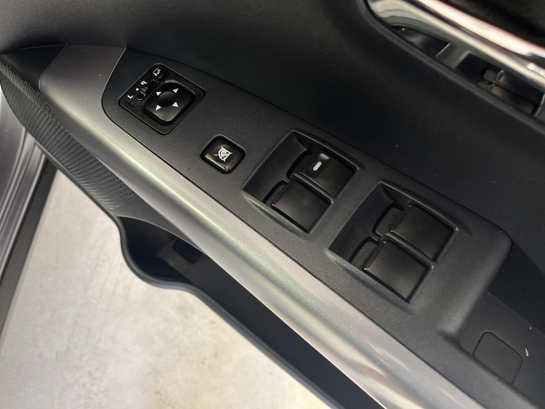 Photo '23' of Mitsubishi Outlander