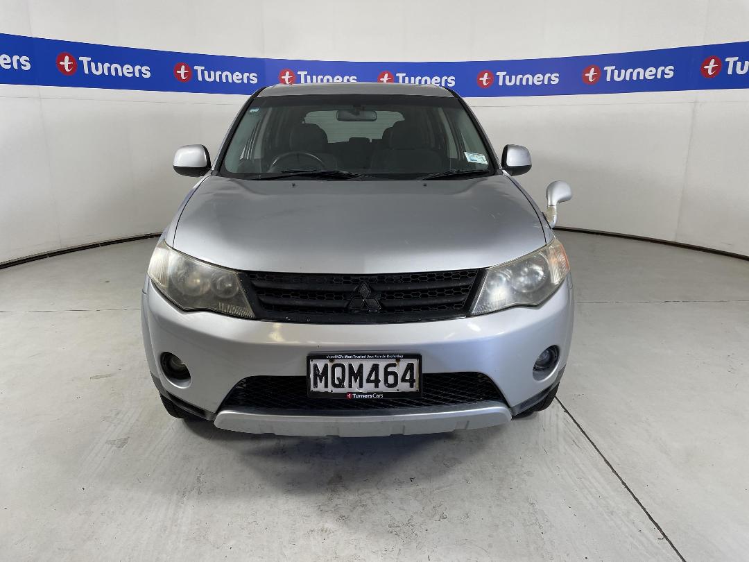 Photo '2' of Mitsubishi Outlander