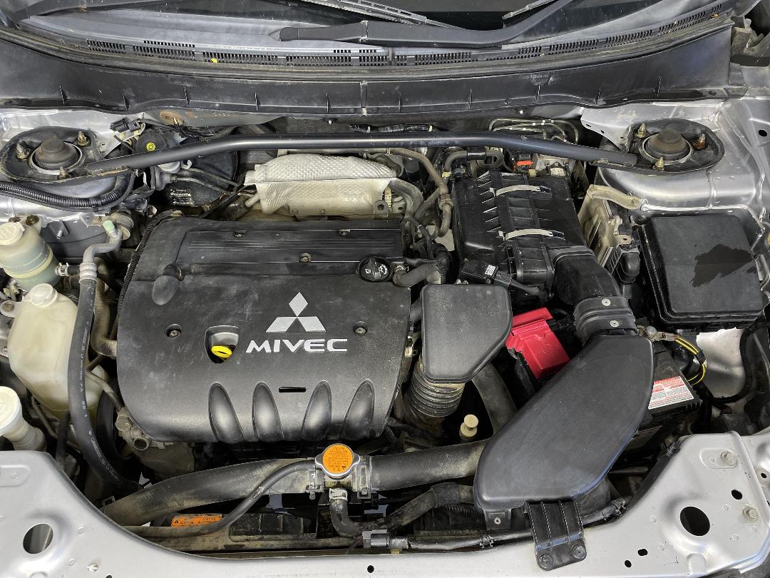 Photo '13' of Mitsubishi Outlander