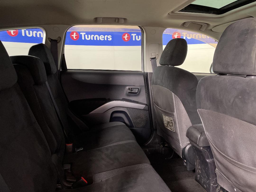 Photo '20' of Mitsubishi Outlander