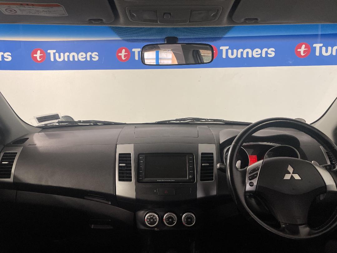 Photo '17' of Mitsubishi Outlander Photo '17' of Mitsubishi Outlander