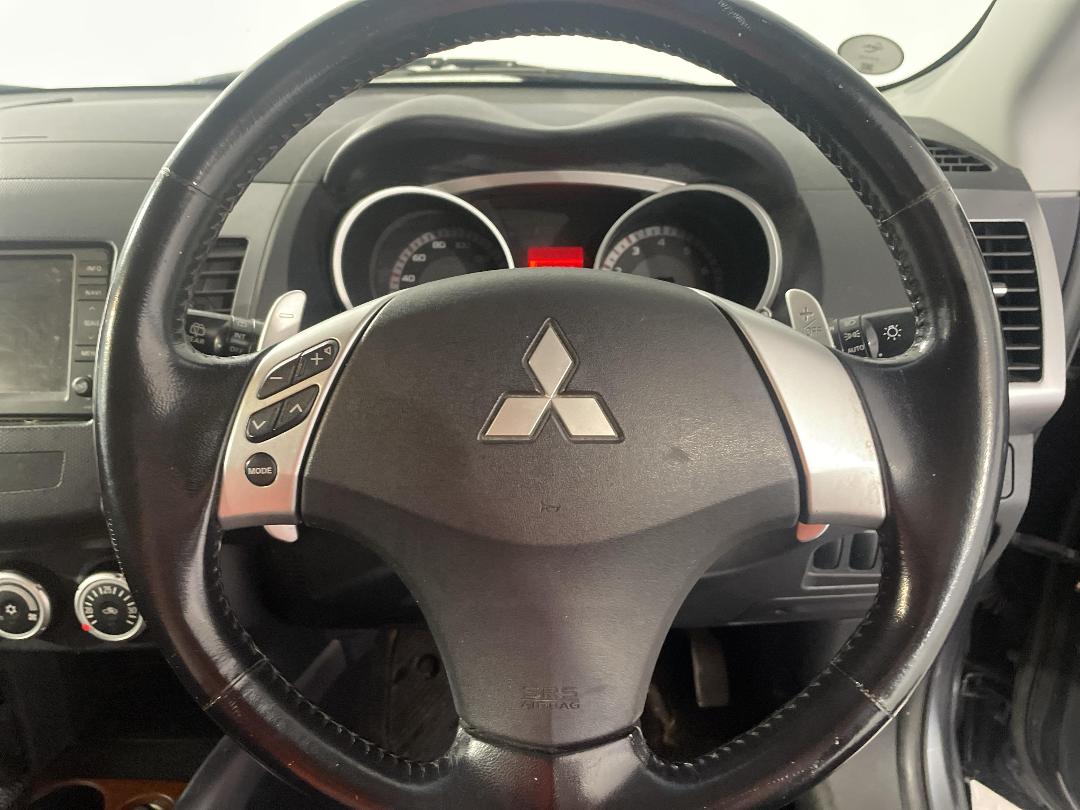 Photo '27' of Mitsubishi Outlander Photo '27' of Mitsubishi Outlander