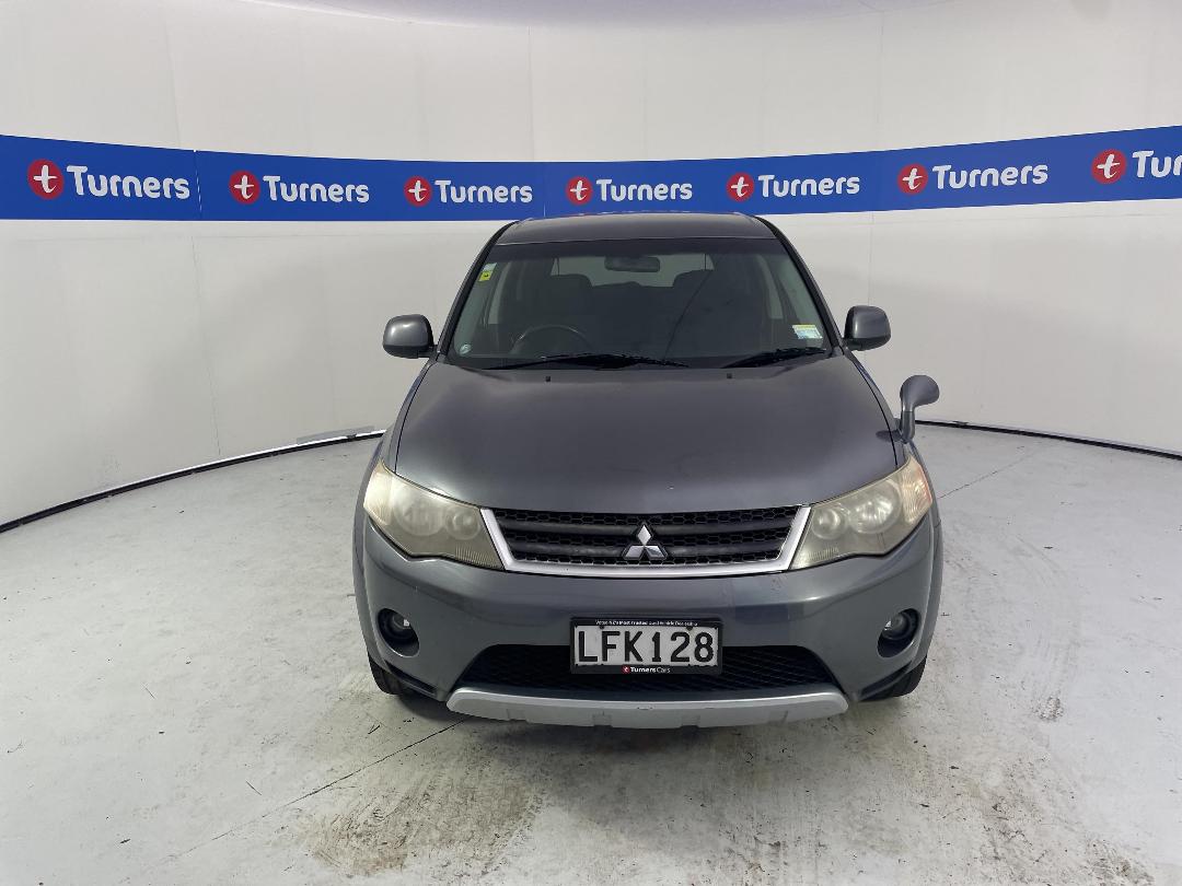 Photo '2' of Mitsubishi Outlander Photo '2' of Mitsubishi Outlander