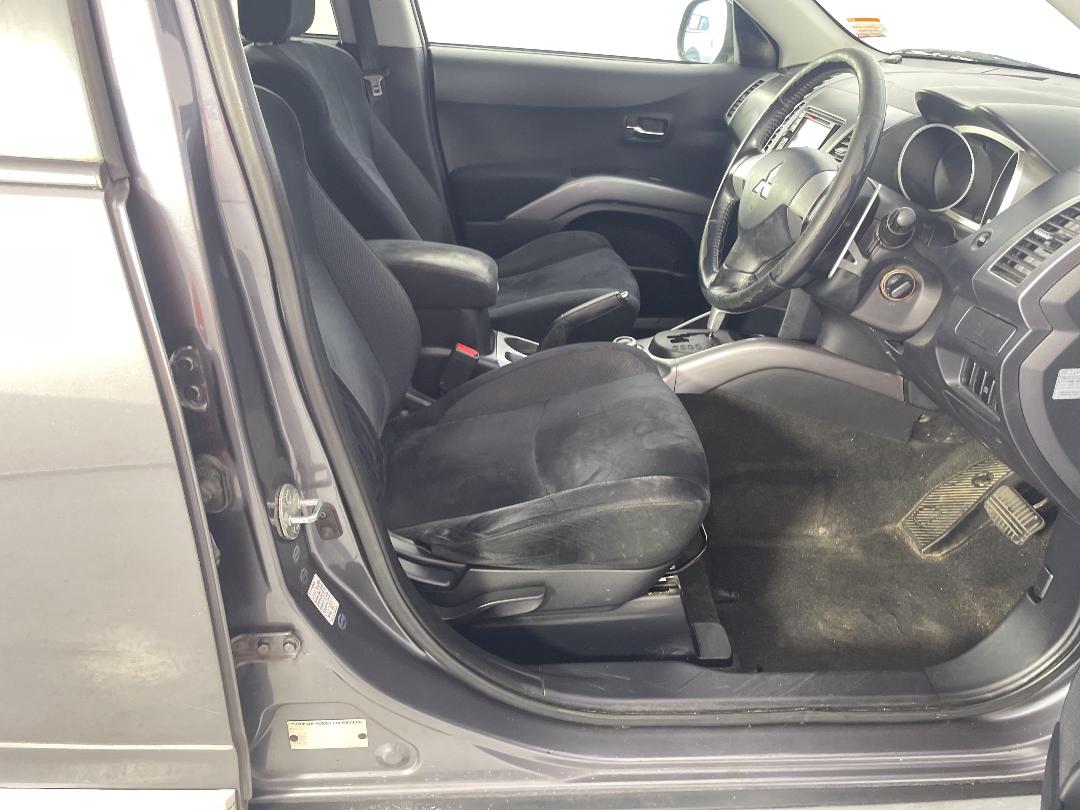 Photo '16' of Mitsubishi Outlander Photo '16' of Mitsubishi Outlander