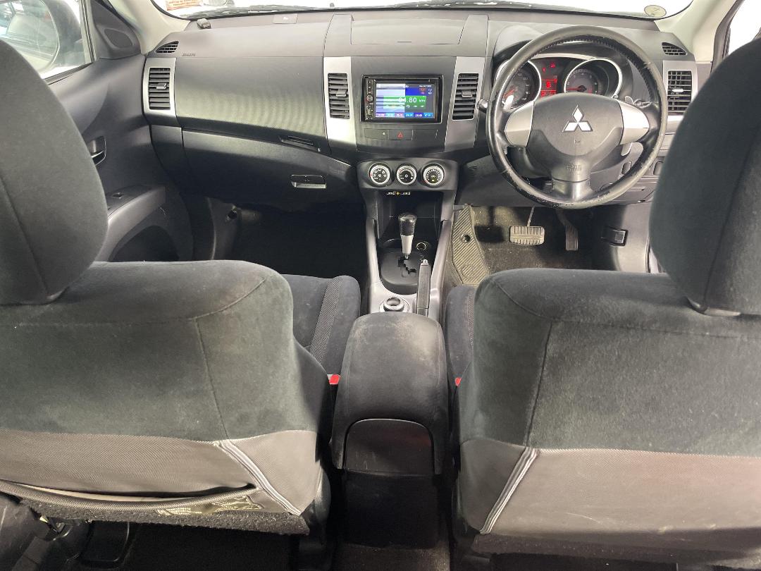 Photo '18' of Mitsubishi Outlander Photo '18' of Mitsubishi Outlander