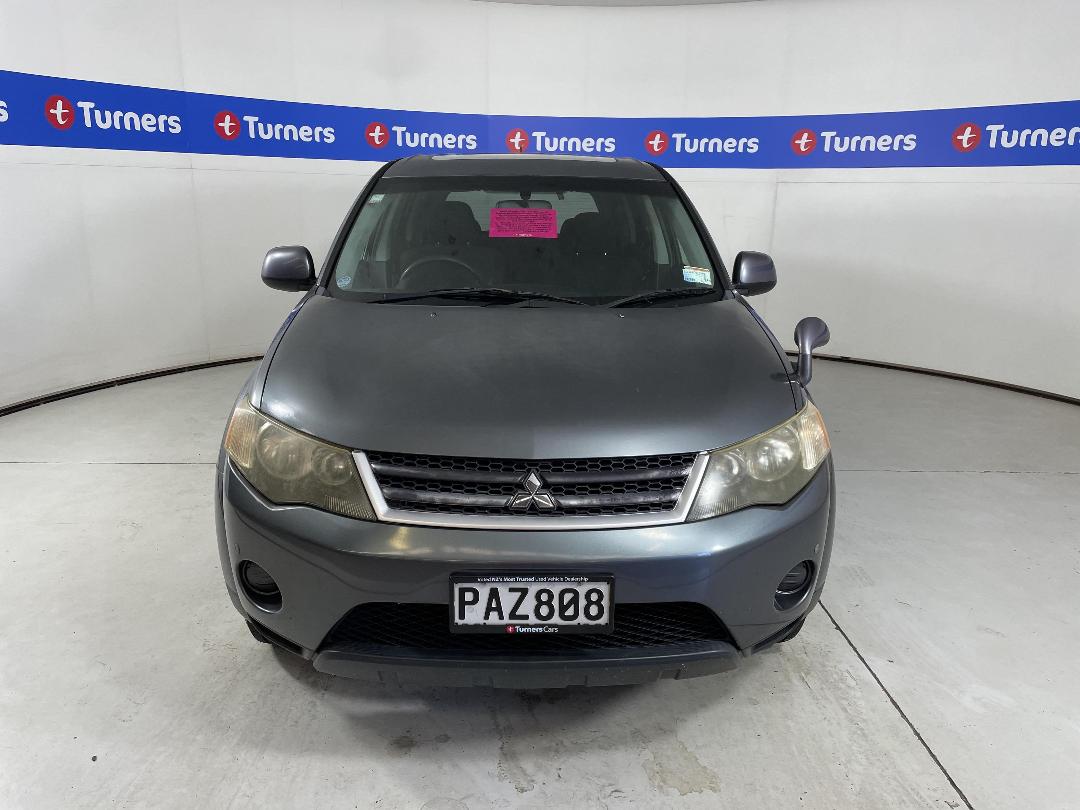 Photo '2' of Mitsubishi Outlander Photo '2' of Mitsubishi Outlander