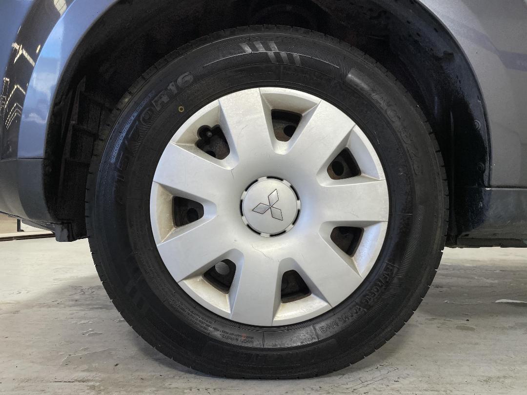 Photo '8' of Mitsubishi Outlander Photo '8' of Mitsubishi Outlander