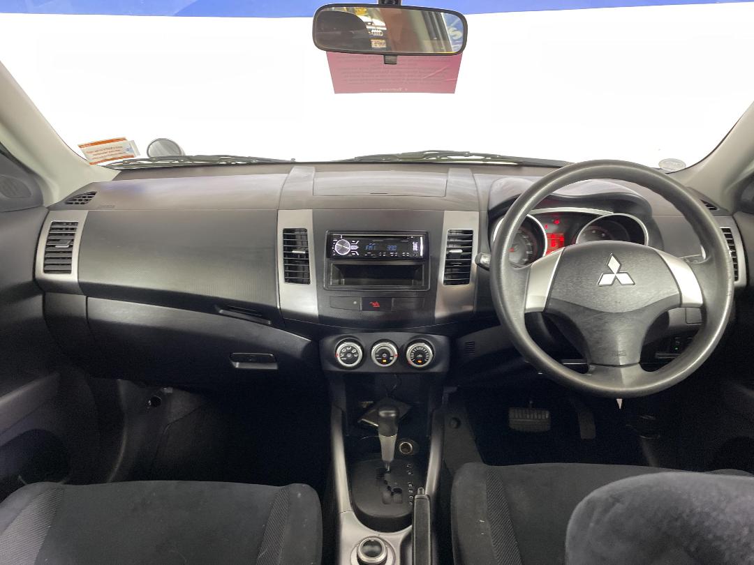 Photo '15' of Mitsubishi Outlander Photo '15' of Mitsubishi Outlander