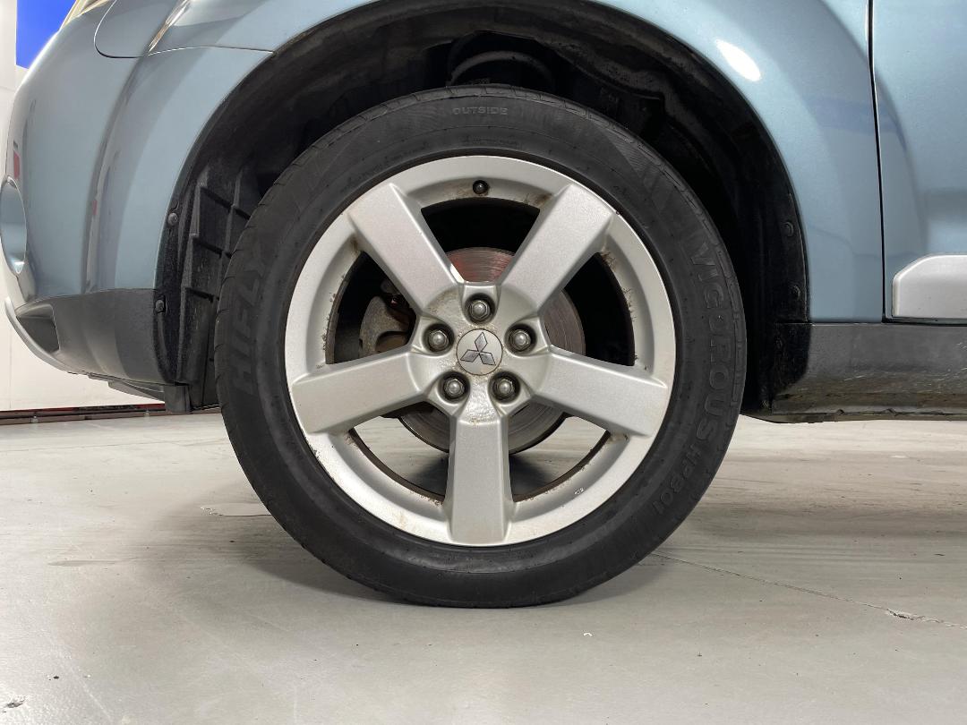 Photo '10' of Mitsubishi Outlander