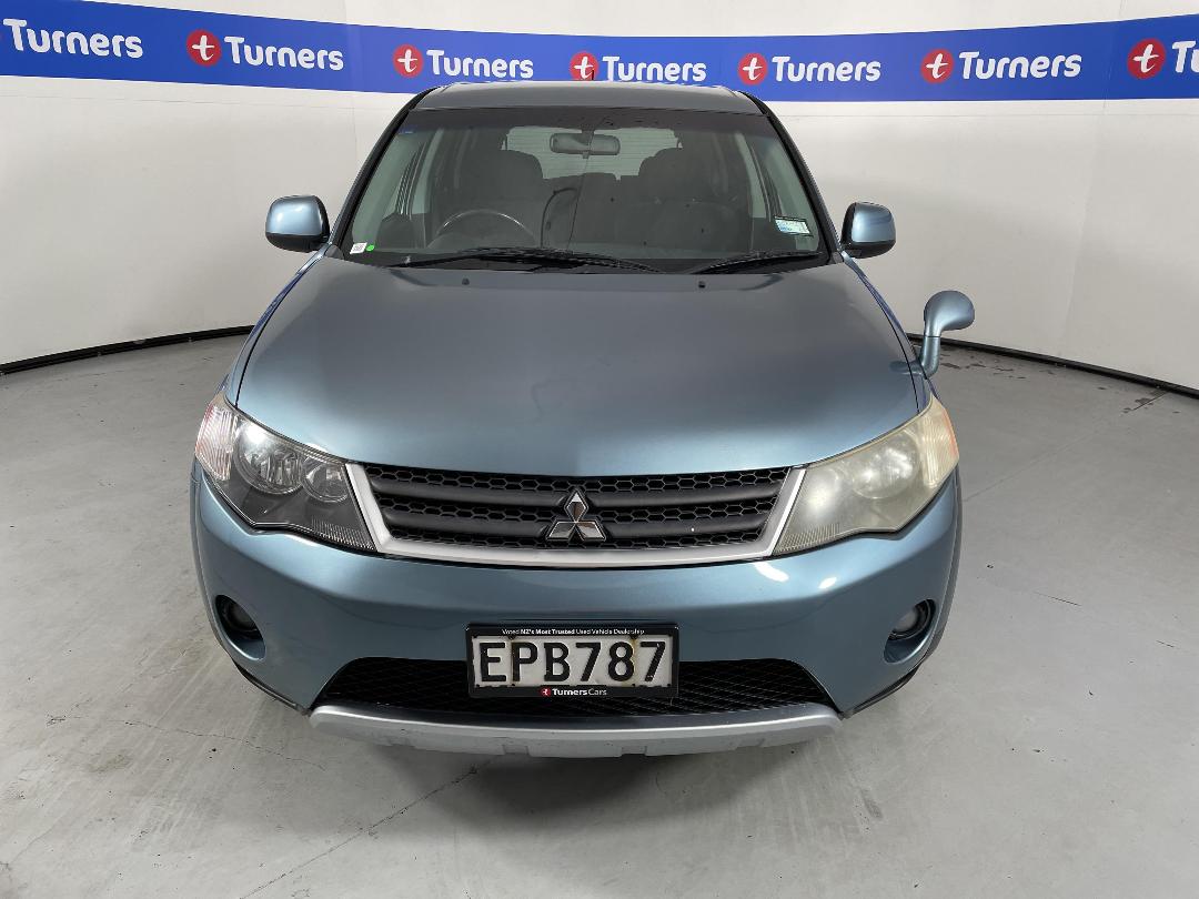 Photo '2' of Mitsubishi Outlander