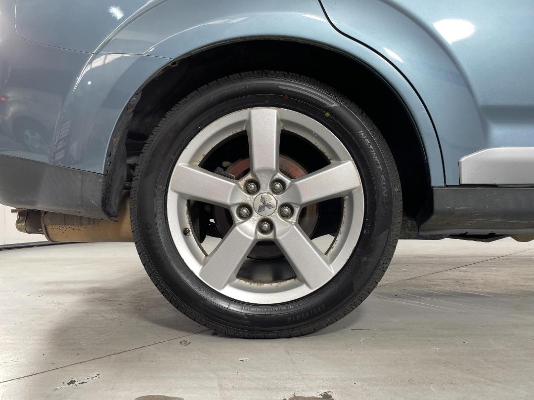 Photo '12' of Mitsubishi Outlander