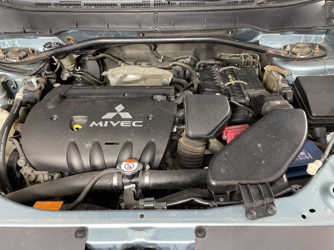 Photo '13' of Mitsubishi Outlander