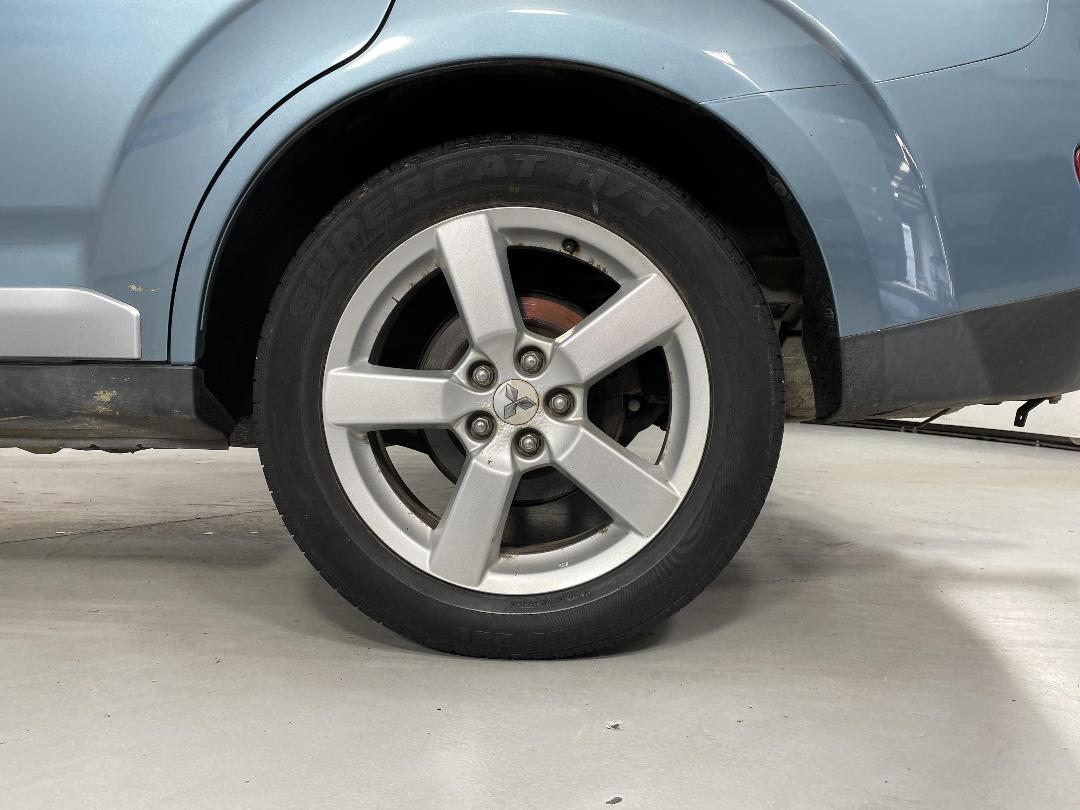 Photo '11' of Mitsubishi Outlander