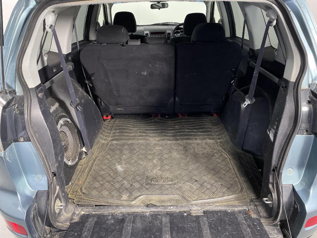 Photo '14' of Mitsubishi Outlander