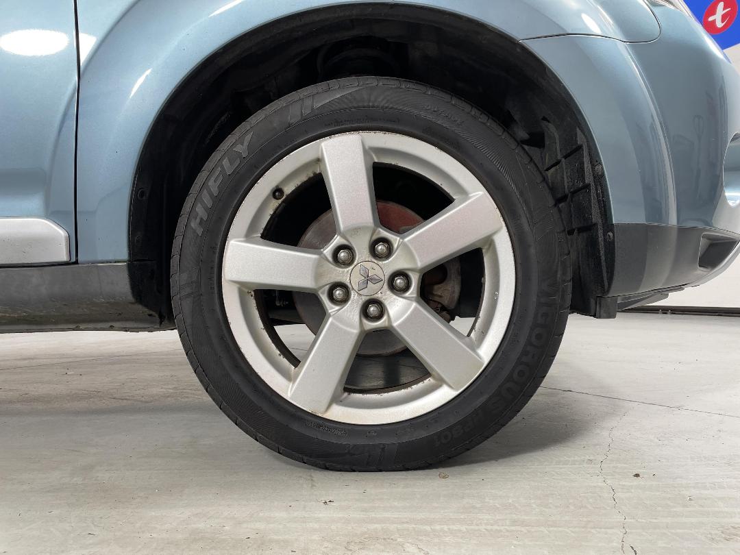 Photo '9' of Mitsubishi Outlander