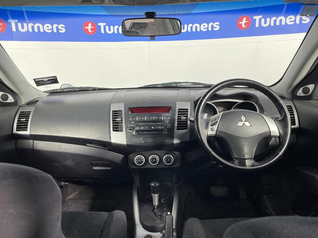 Photo '17' of Mitsubishi Outlander