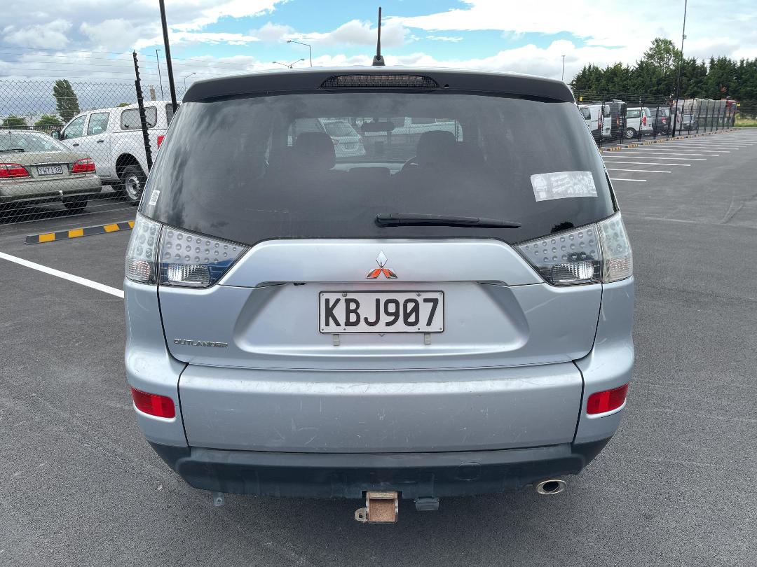 Photo '5' of Mitsubishi Outlander Photo '5' of Mitsubishi Outlander