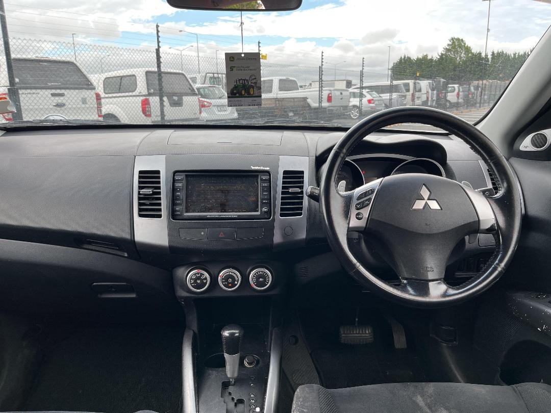 Photo '15' of Mitsubishi Outlander Photo '15' of Mitsubishi Outlander