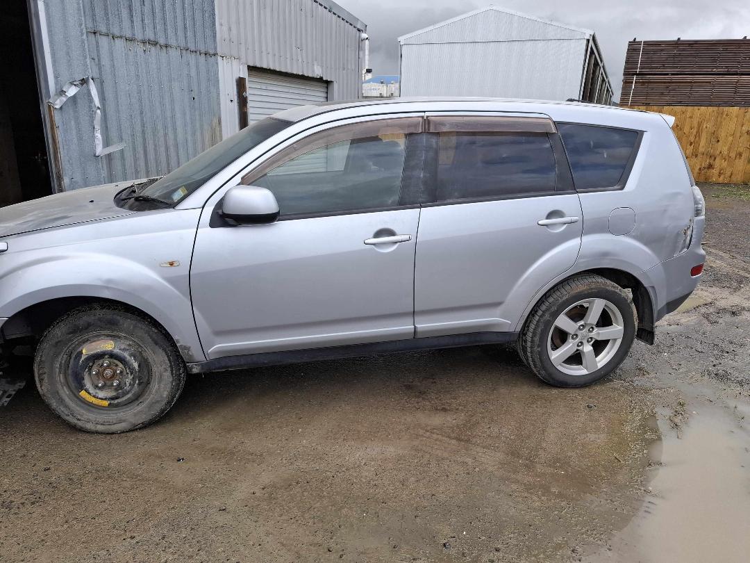 Photo '3' of Mitsubishi Outlander Photo '3' of Mitsubishi Outlander