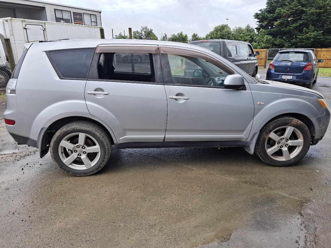 Photo '7' of Mitsubishi Outlander Photo '7' of Mitsubishi Outlander