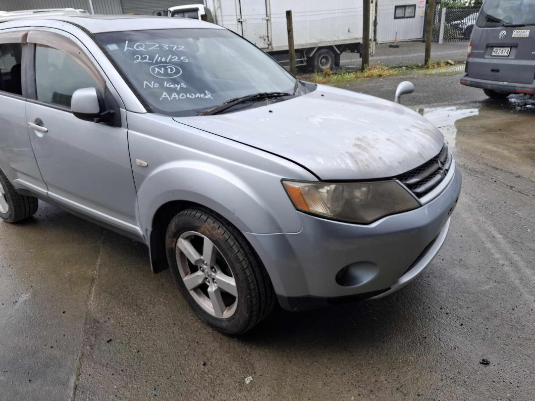 Photo '8' of Mitsubishi Outlander Photo '8' of Mitsubishi Outlander