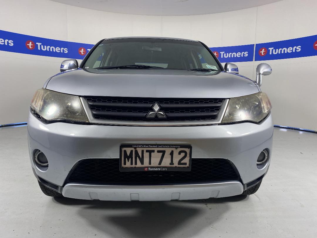 Photo '2' of Mitsubishi Outlander Photo '2' of Mitsubishi Outlander