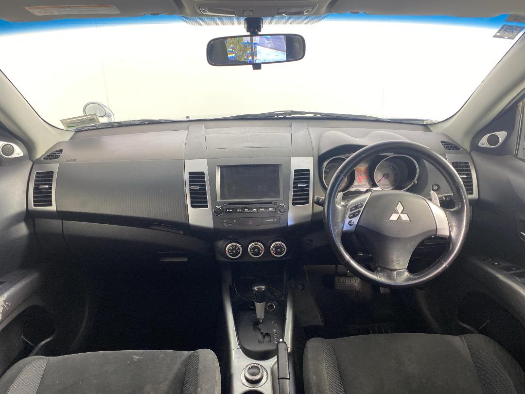 Photo '17' of Mitsubishi Outlander Photo '17' of Mitsubishi Outlander