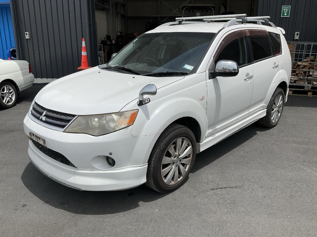 Photo '2' of Mitsubishi Outlander Photo '2' of Mitsubishi Outlander