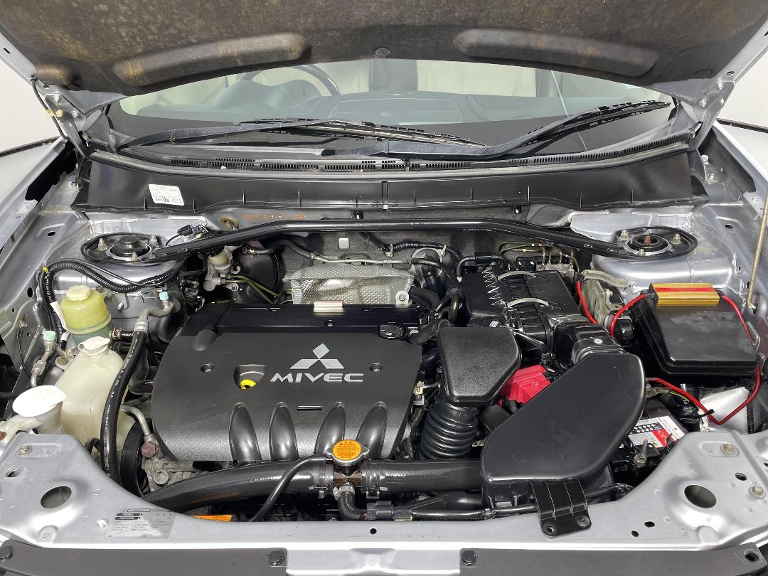 Photo '13' of Mitsubishi Outlander