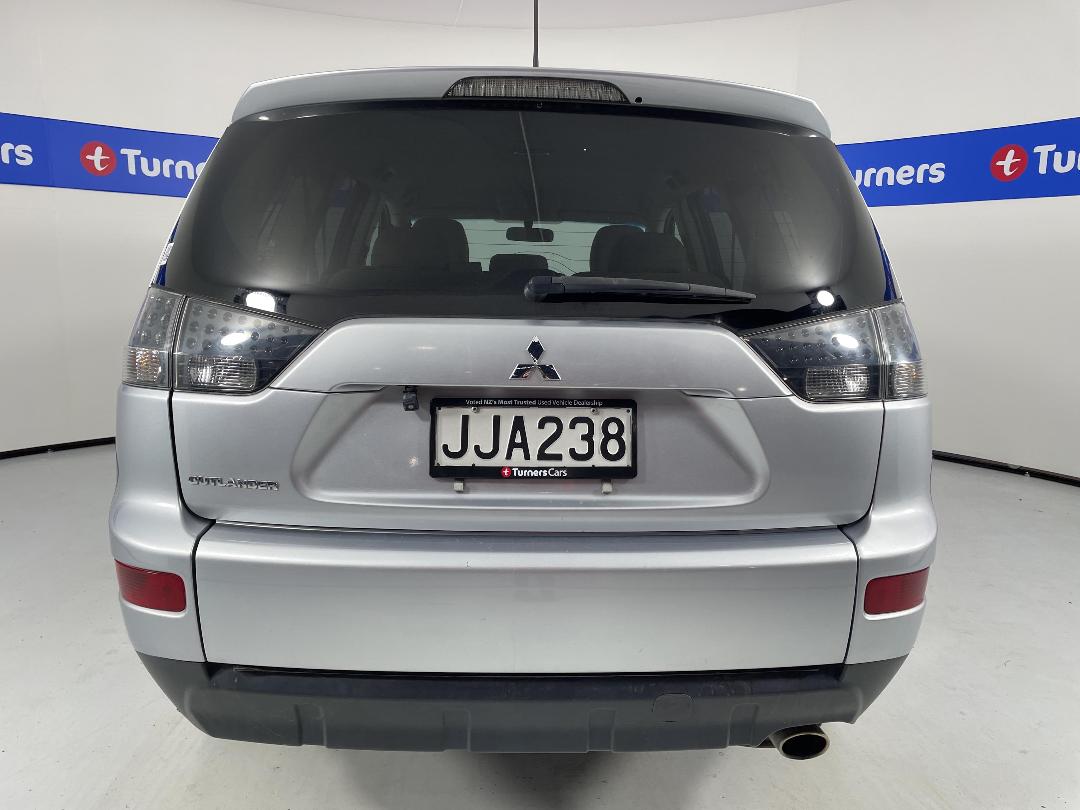 Photo '6' of Mitsubishi Outlander