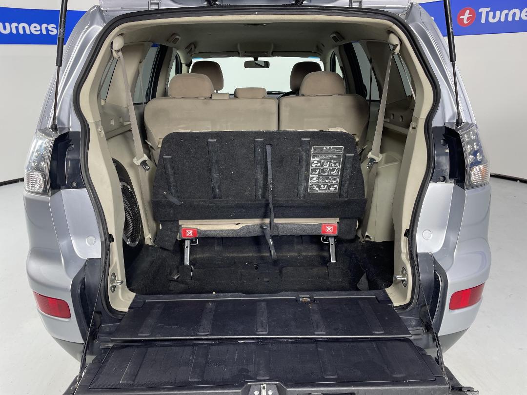 Photo '14' of Mitsubishi Outlander