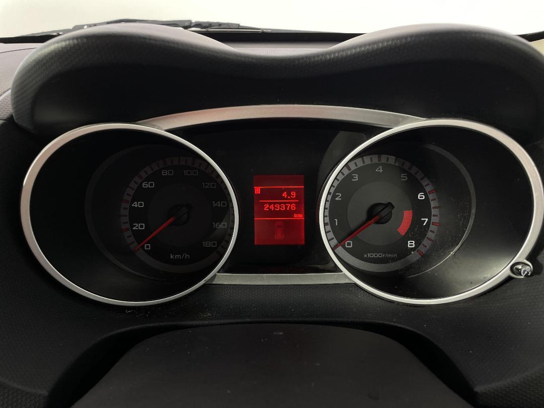 Photo '21' of Mitsubishi Outlander