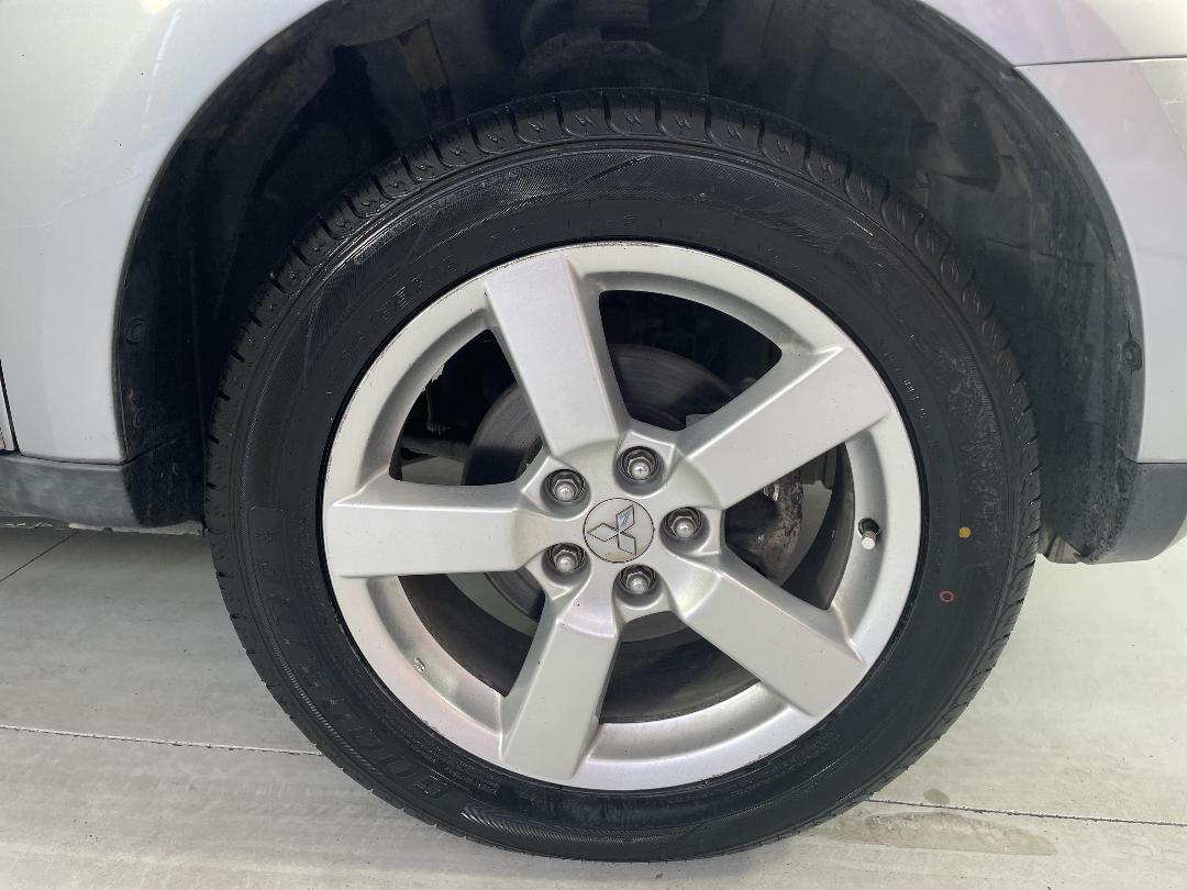 Photo '9' of Mitsubishi Outlander