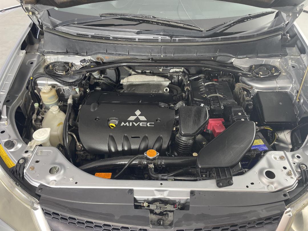 Photo '13' of Mitsubishi Outlander