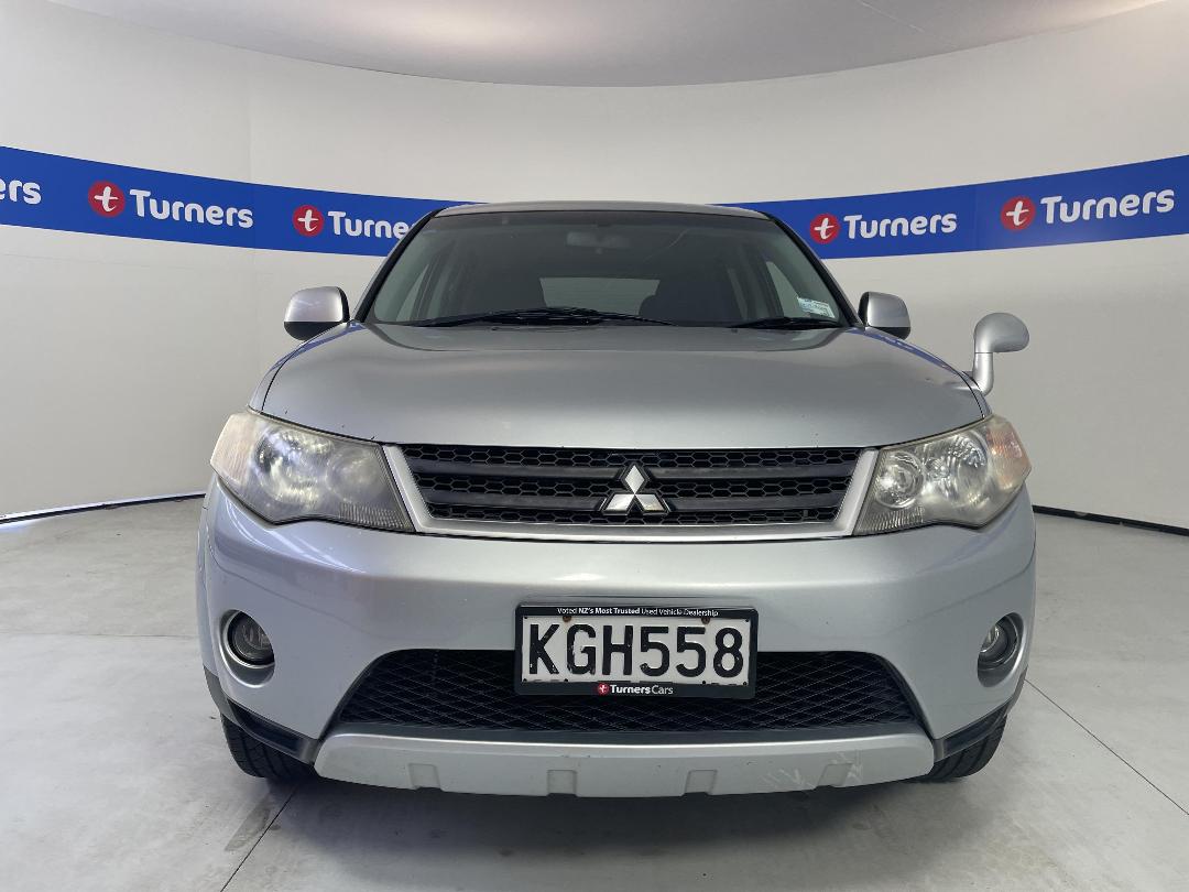 Photo '2' of Mitsubishi Outlander