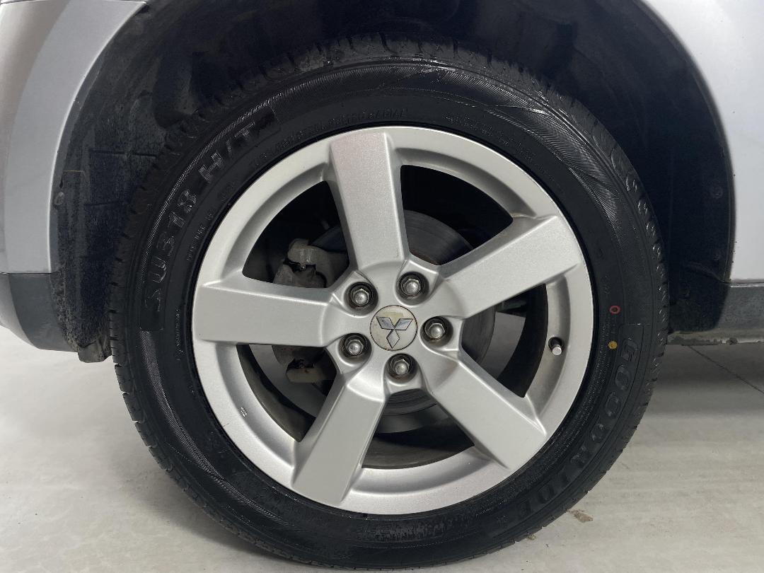 Photo '10' of Mitsubishi Outlander