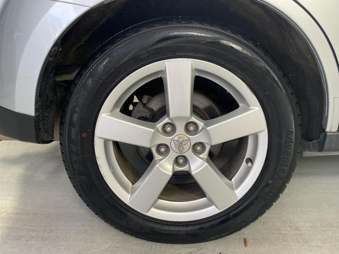 Photo '12' of Mitsubishi Outlander