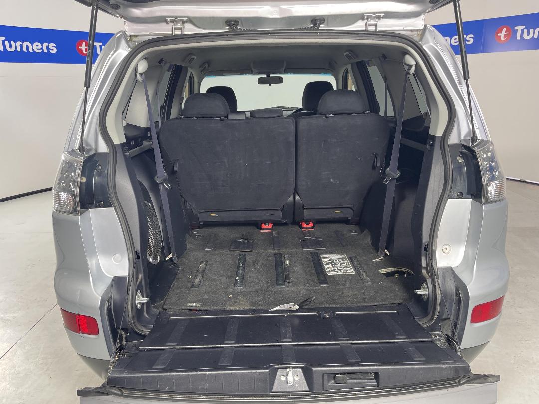 Photo '14' of Mitsubishi Outlander