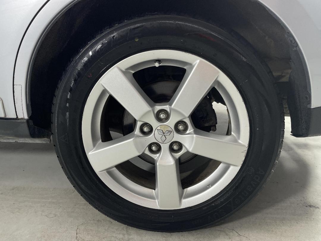 Photo '11' of Mitsubishi Outlander