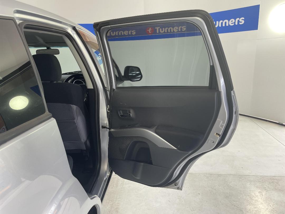 Photo '19' of Mitsubishi Outlander