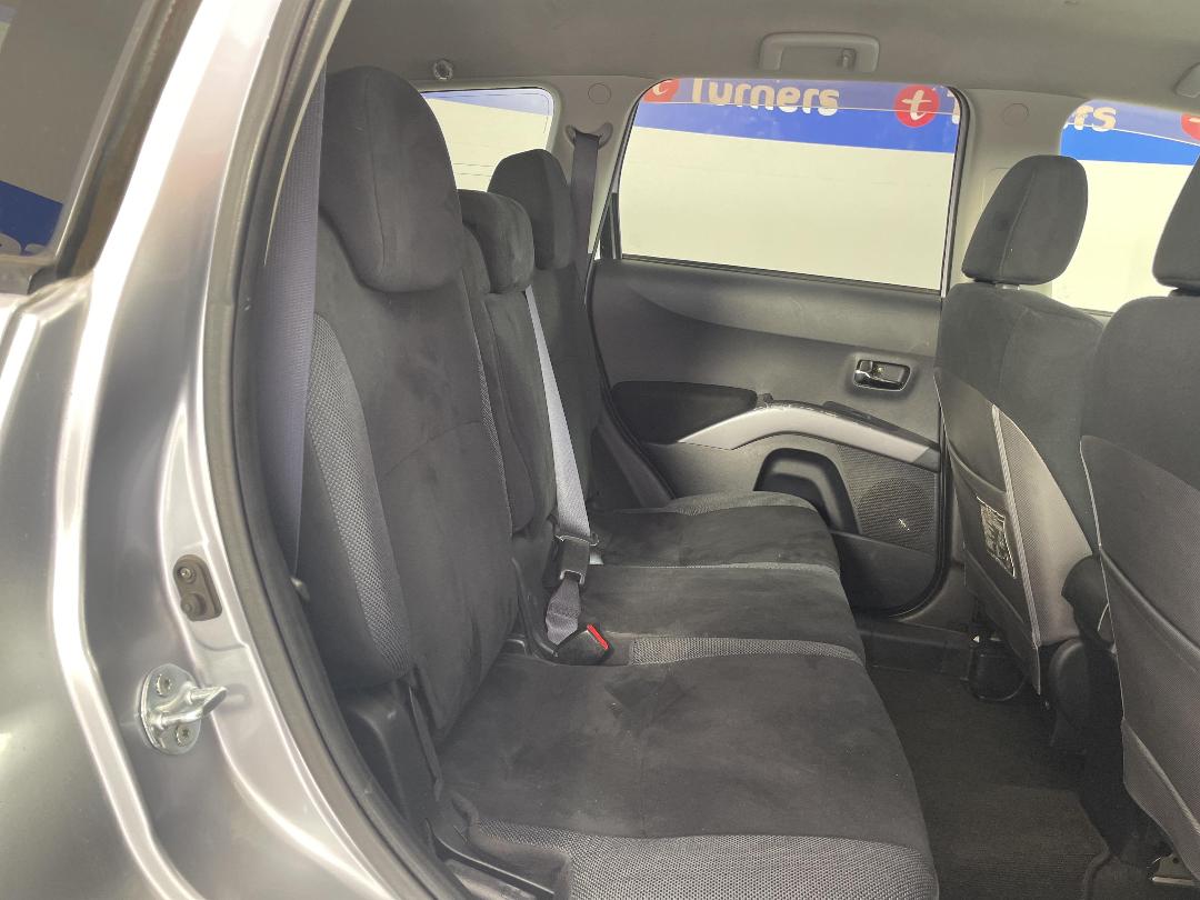 Photo '20' of Mitsubishi Outlander